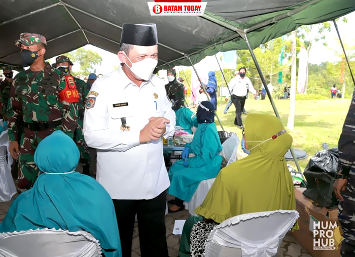 Gubernur Ansar saat menyapa Masyarakat
